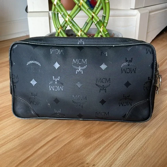 ⚡️MCM⚡️ Visetos vintage black clutch/pouch/everyday bag (wristlet no strap) - Picture 2 of 16
